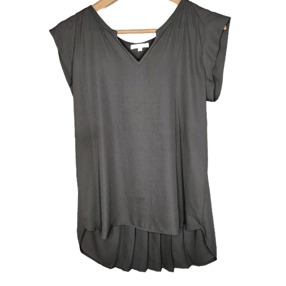 Pleione Chloe Split Neck Pleated Back Top in Green Size XS - Picture 2 of 7